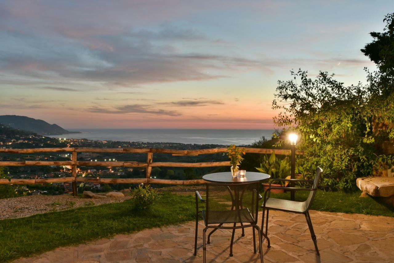 Casa Amigdala Bed & Breakfast Castellabate Exterior photo